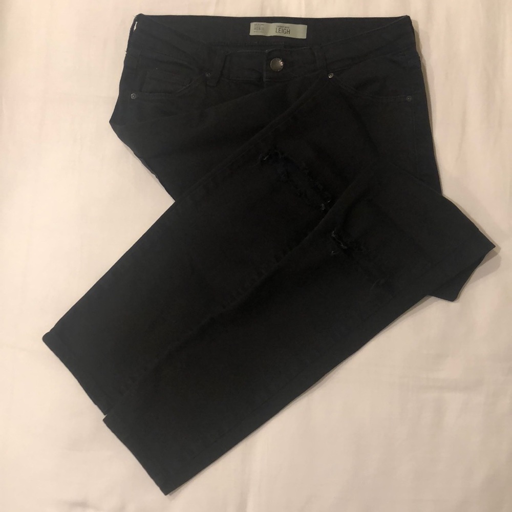 black skinny knee ripped jeans
